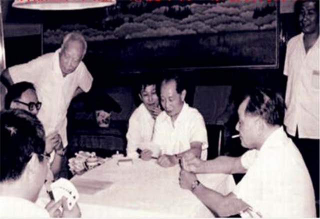 *小平邓**谈中国足球：看了几十年，闷气不能出