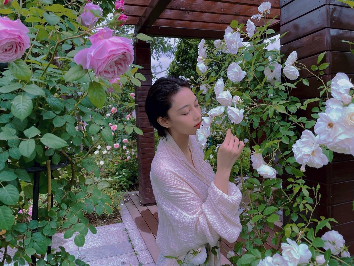 张馨予微博再次晒照尽情秀恩爱,张馨予崩溃