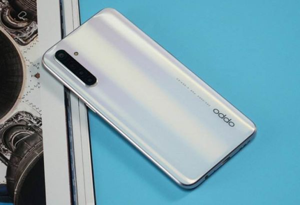 目前运行吃鸡性价比最高的千元机,吃鸡和王者都不卡的百元机