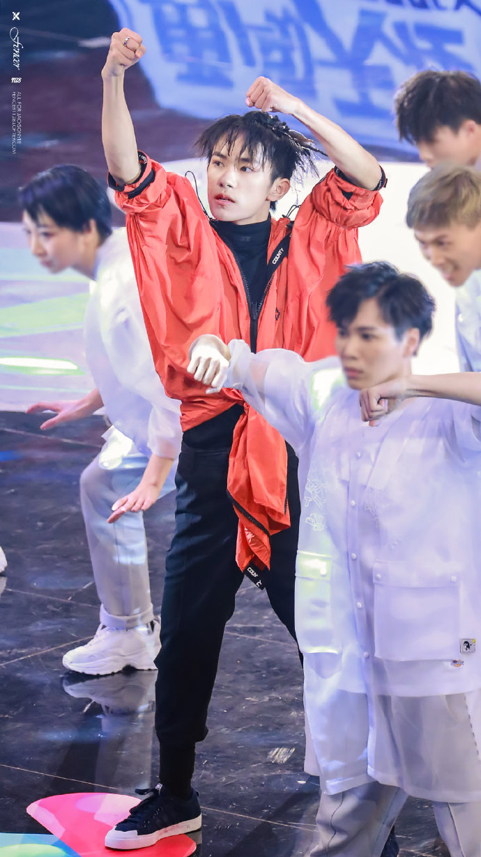 易烊千玺陷落美好完整版,易烊千玺陷落美好纯音乐