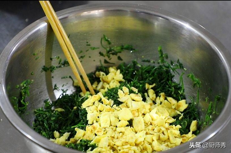 煮饺子的正确方法要放油吗视频,饺子冷水下锅还是热水下锅不破皮