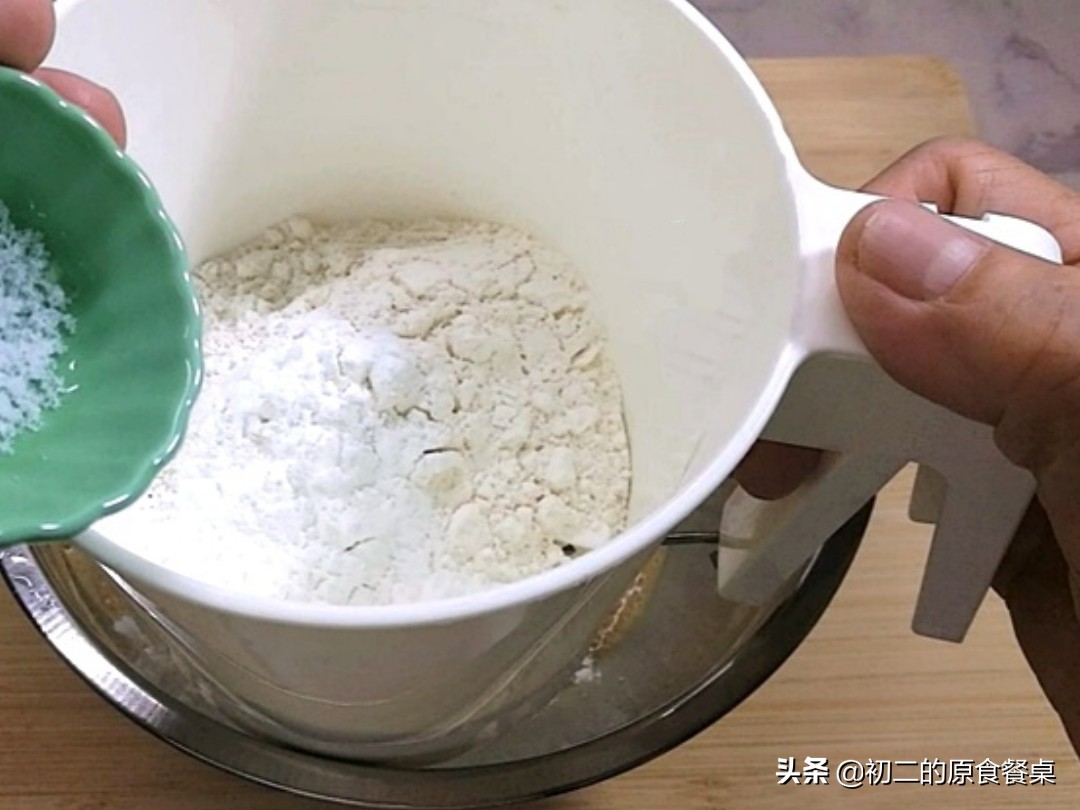 蕾丝蛋卷，丝绸轻柔的点心，10分钟就调好面糊，现做现吃好方便