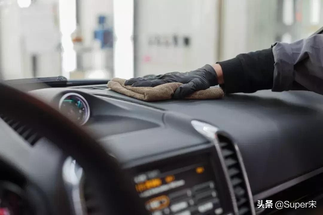 地下车库停车老鼠会不会钻到车里,老鼠进车里从哪里进去的怎么预防