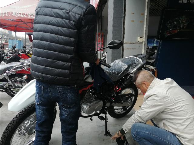 油腻大叔,油腻大叔被看上完整版