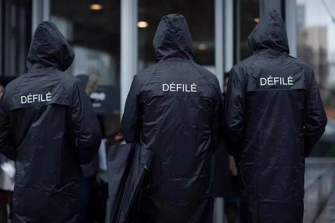 不愿意穿工作服怎么办,不愿意上班是因为懒吗