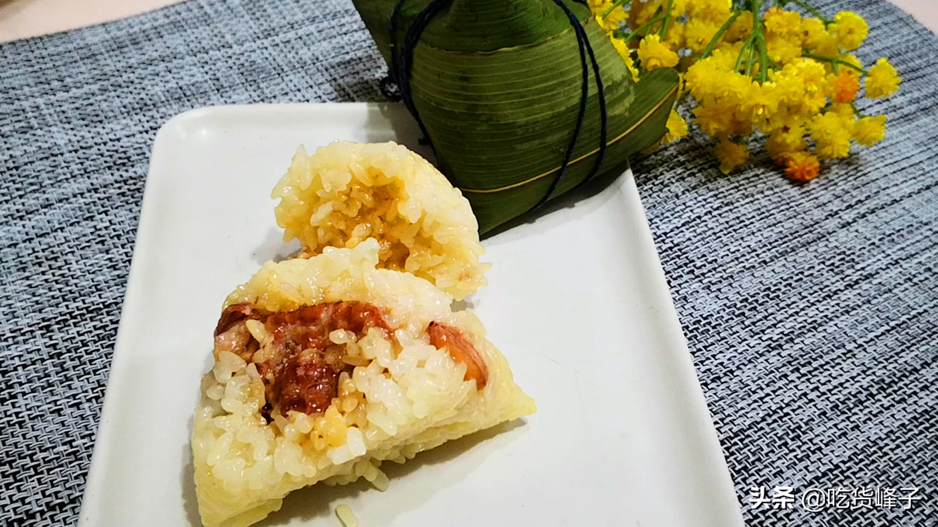 爱吃肉粽子不用买，教你在家做，从包到煮详细讲解，比买的更好吃