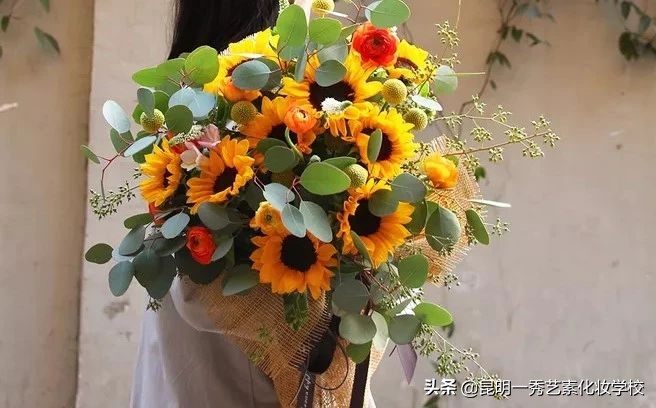 你眼里的化妆师和现实中的化妆师,化妆师的生活到底是怎样的