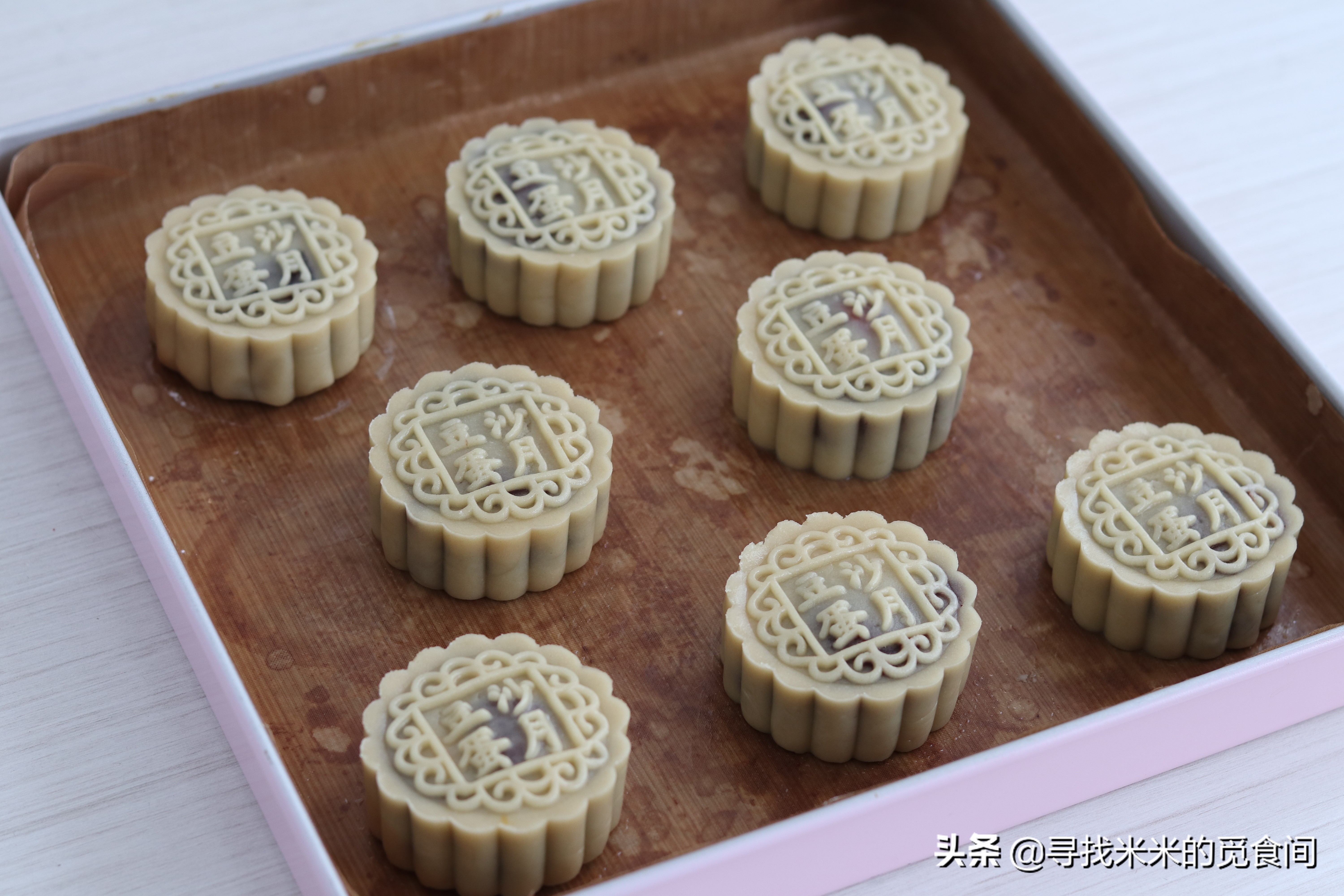 月饼不开裂的做法,如何不用模具做月饼好吃又简单