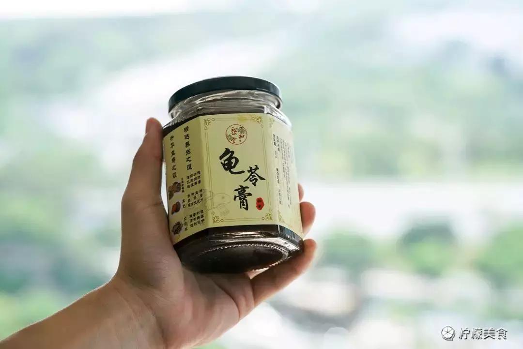 74岁的他，把一半的人生交给了这碗「黑暗甜品」