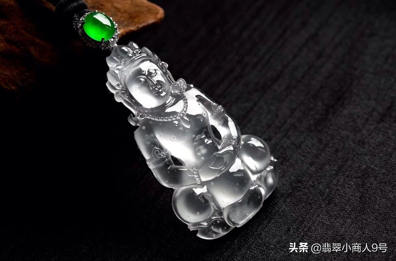 翡翠苍蝇翅原石表现,翡翠的苍蝇翅是啥样的啊