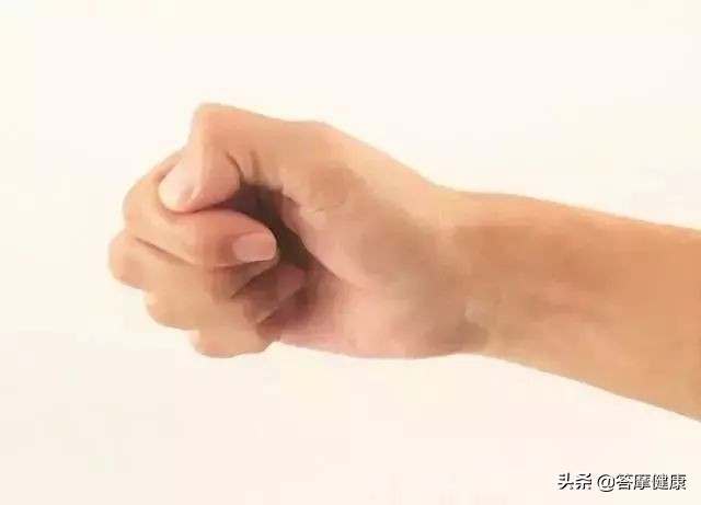 天天早上鼻塞打喷嚏有感冒症状,清晨起床鼻塞打喷嚏