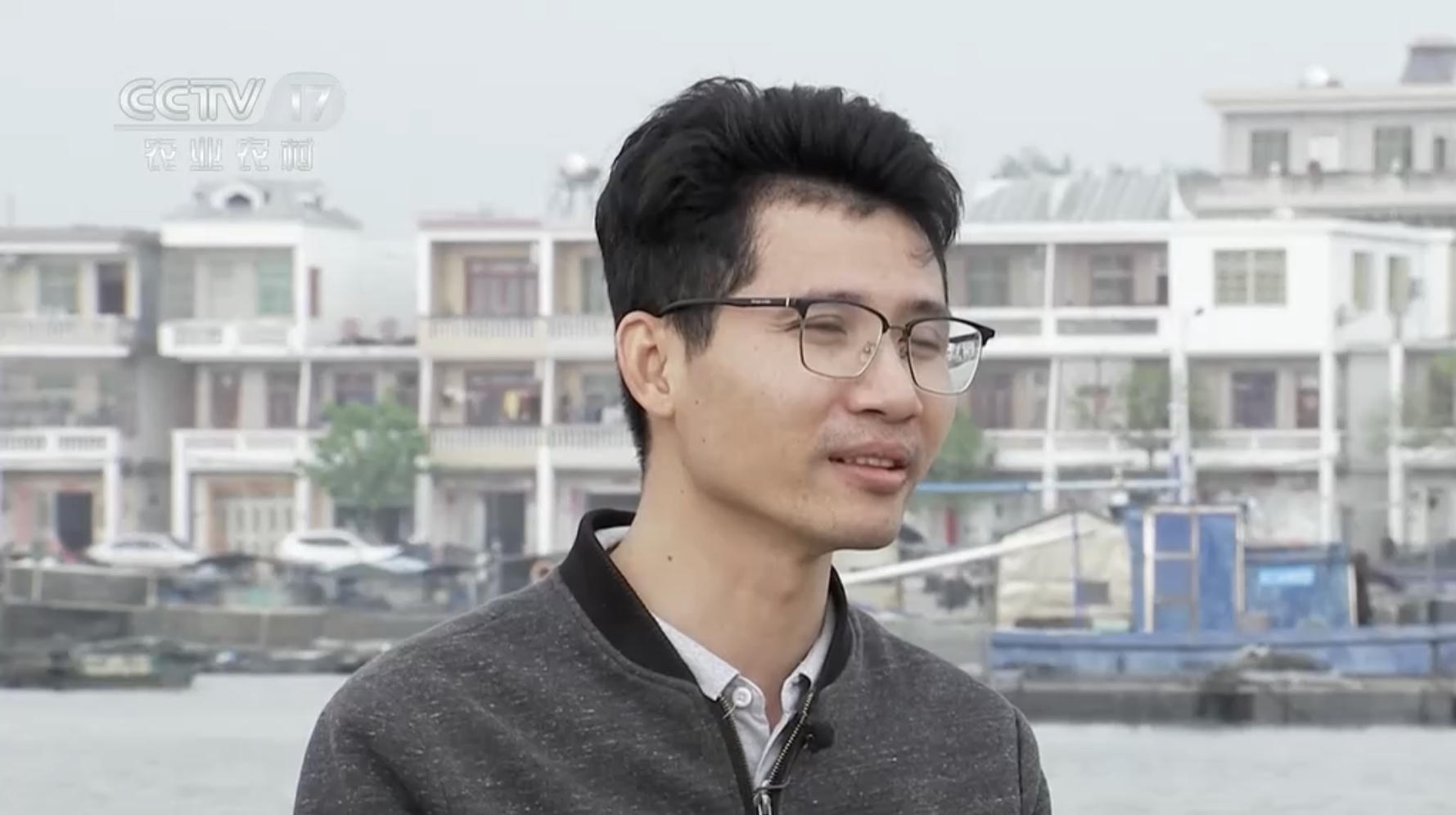 高中毕业的海南小伙，放弃60万年薪，回乡卖鱼干，年赚500万