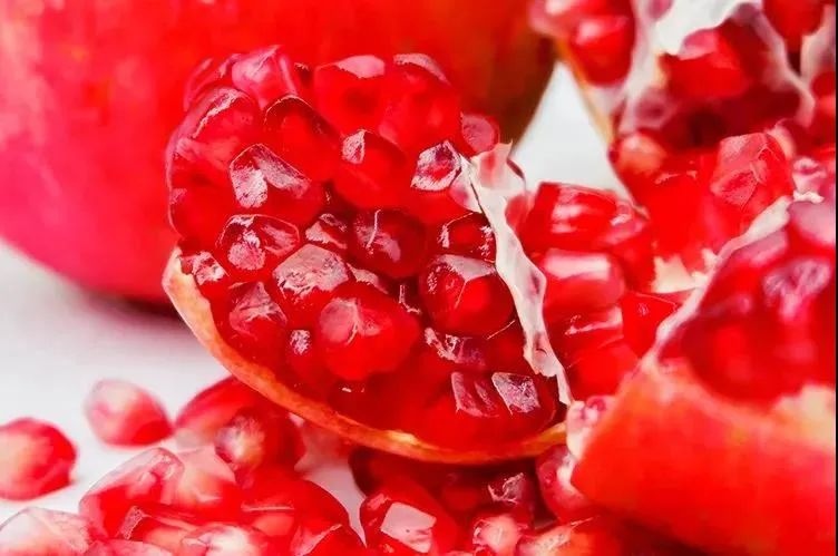 突尼斯软籽石榴和普通石榴哪个好,口感超级好的突尼斯软籽石榴
