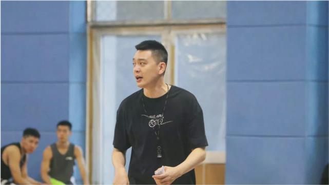 郭艾伦韩德君辽篮训练场,生死战前郭艾伦训练场