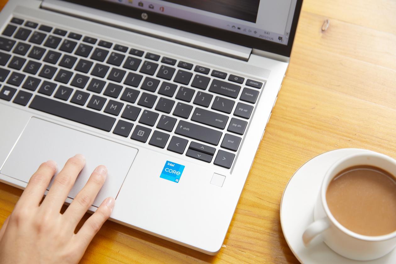 逃离朝九晚五，自由职业者靠什么养活自己？