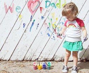 怪异的全家福引起老师注意，从绘画中分析孩子性格，学会与他沟通