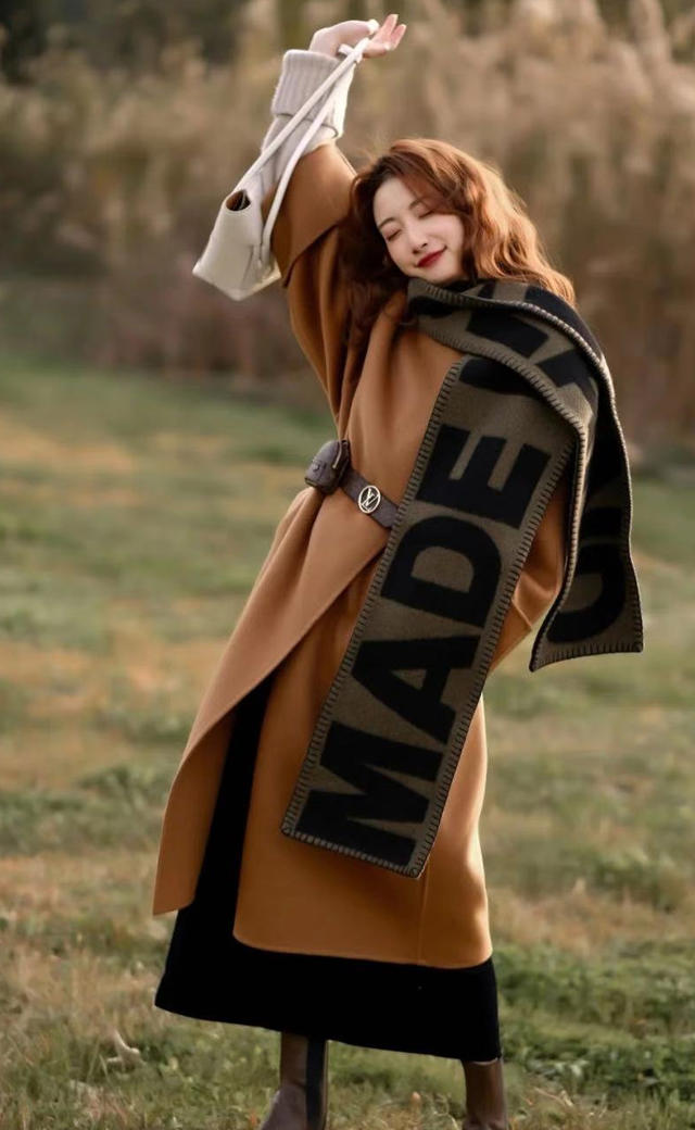 绿驼色配什么颜色显高级,今年流行咖啡色还是驼色