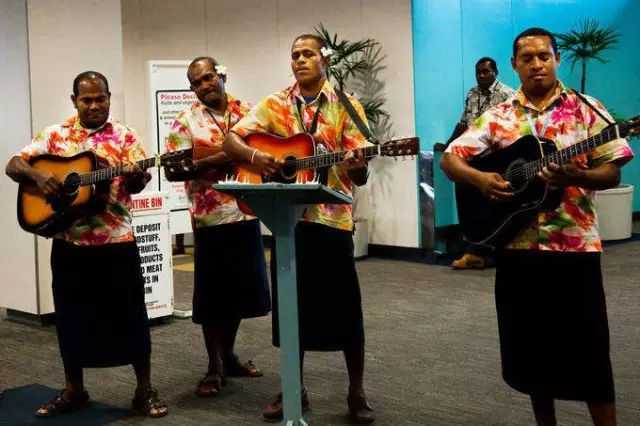 有个民族裙子里不穿*裤内**，是真的吗？