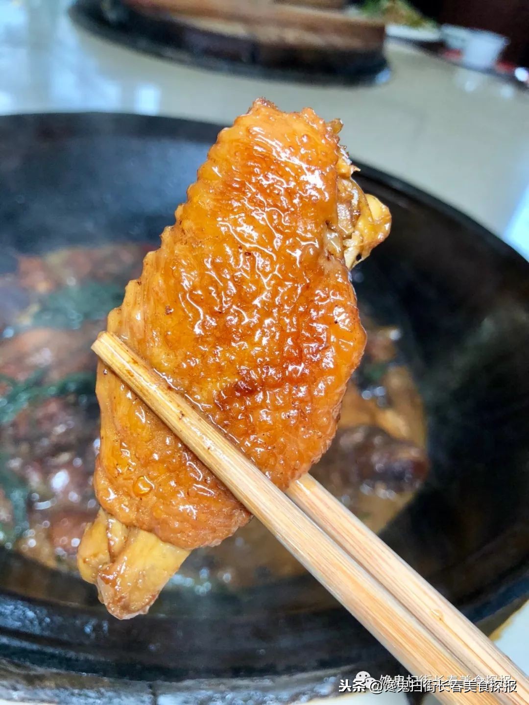 南湖别墅区藏个旧屯子，铁锅炖鱼天天爆满据说空姐都吃胖了！