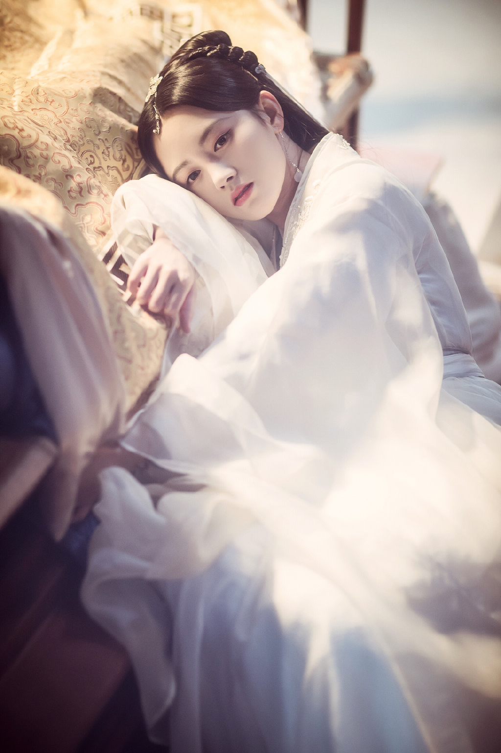 呕了……看完这部《新白蛇传》,我想向“四千年美女”道歉