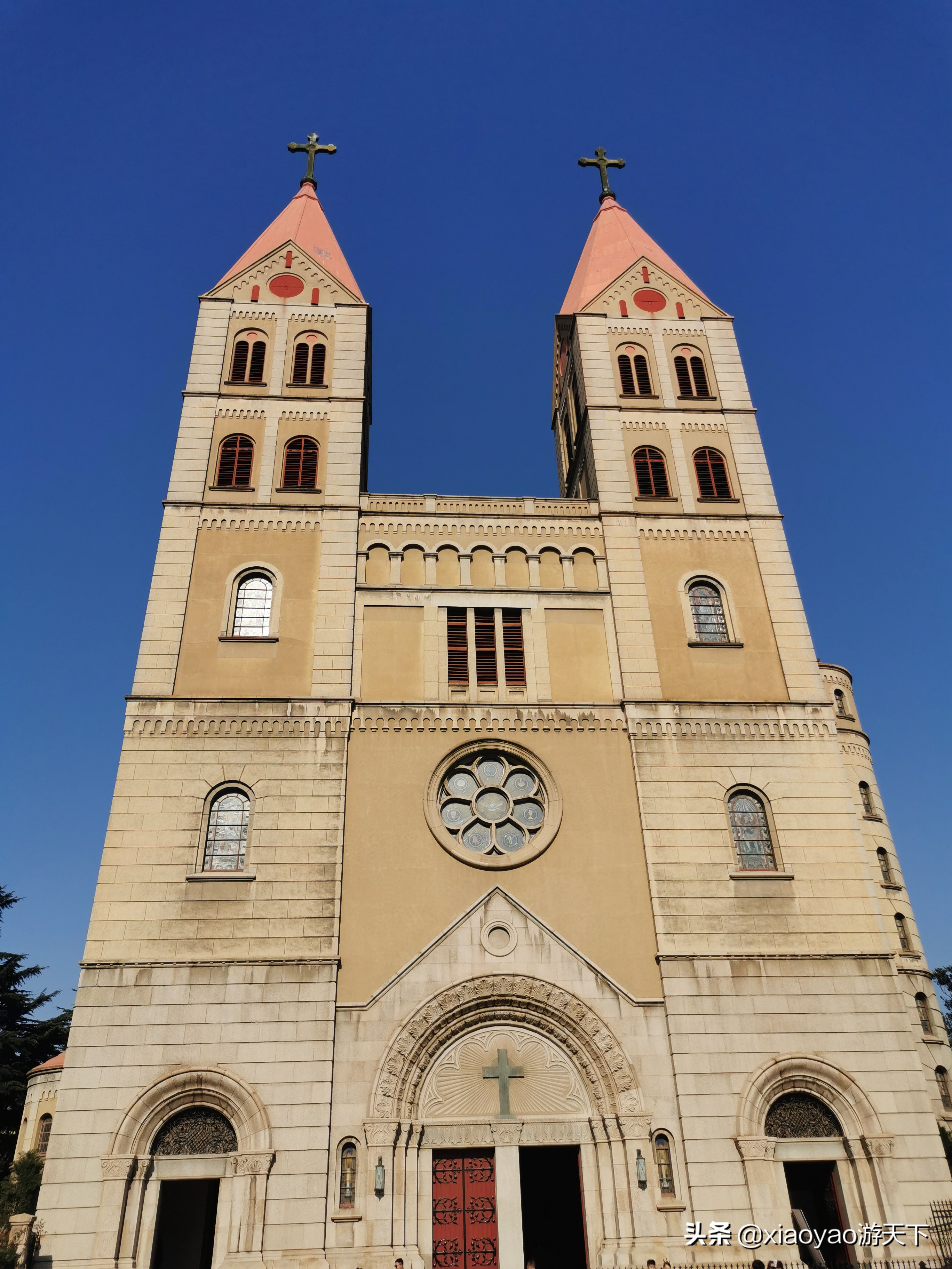 青岛百年德式建筑天主教堂,青岛最有名的天主教堂是哪个地方