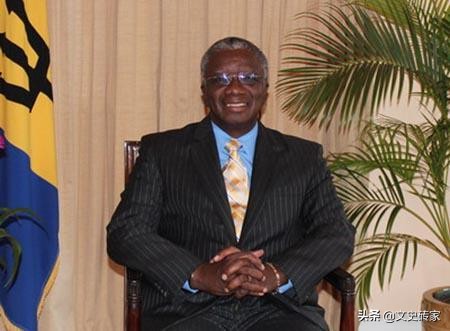 全球唯一的黑人发达国家，面积不到香港的40%，人均收入是中国2倍