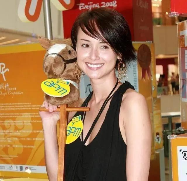 亚姐冠军复出,45岁亚姐韩君婷现状