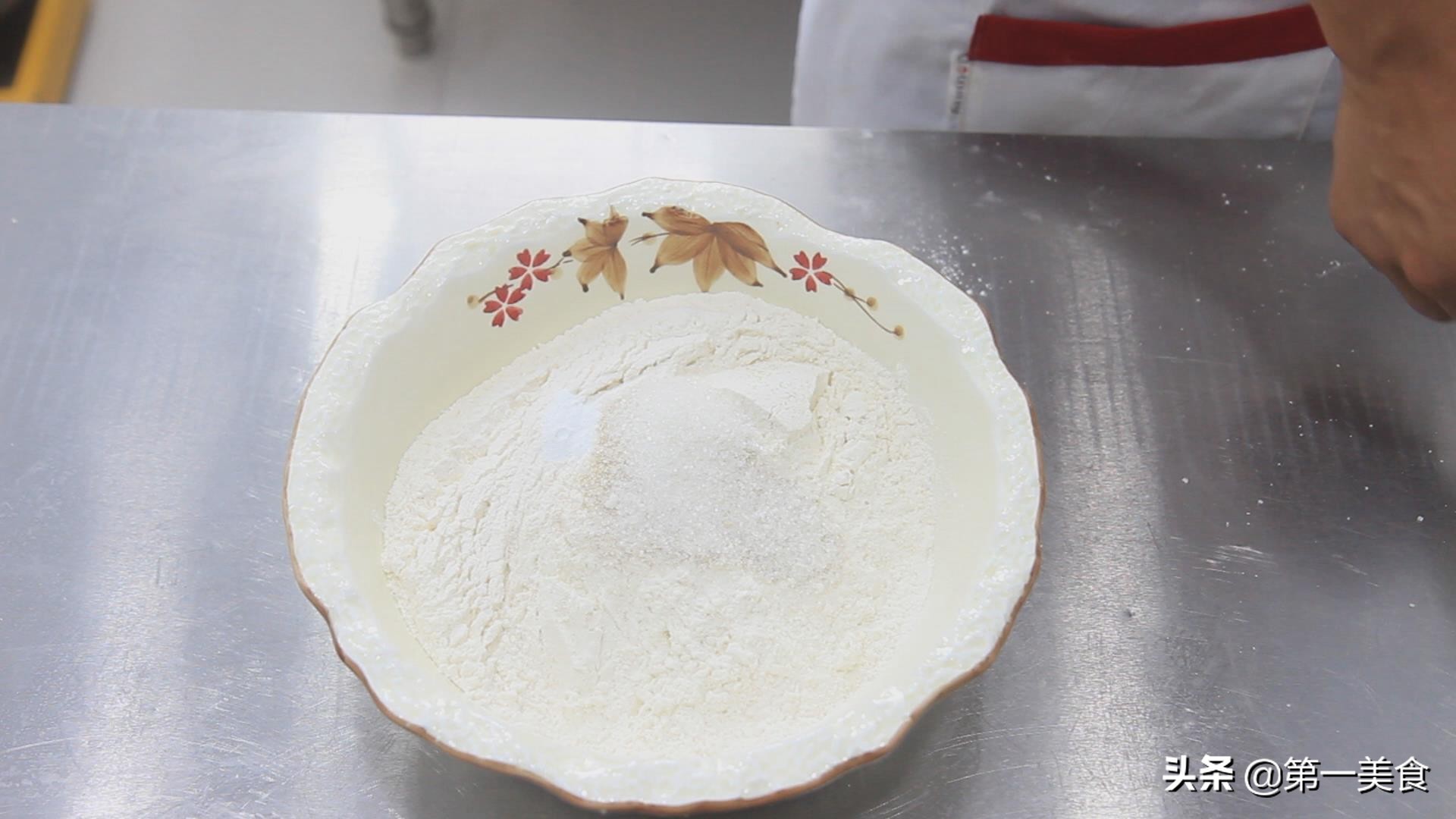 面点师麦穗水饺的包法,麦穗包子的捏法慢动作视频