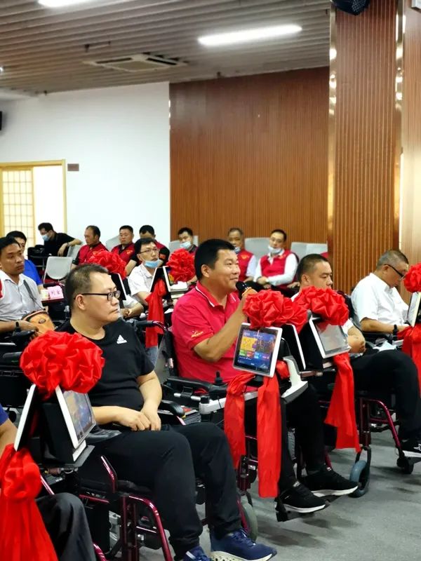 “学*党**史，体彩代销者潘百胜：“轮椅售彩”的故事