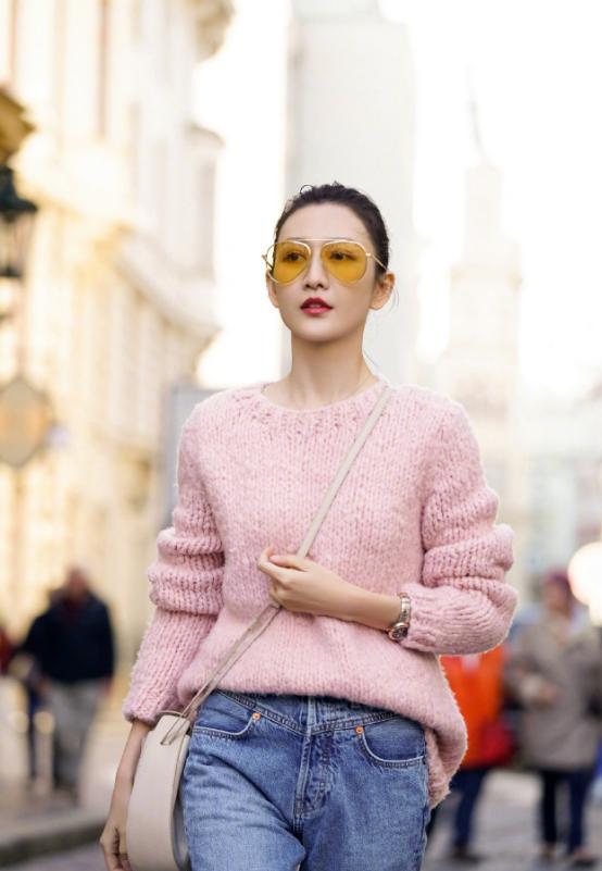 出门搭配衣服秋,王鸥夏季穿搭白色v领上衣