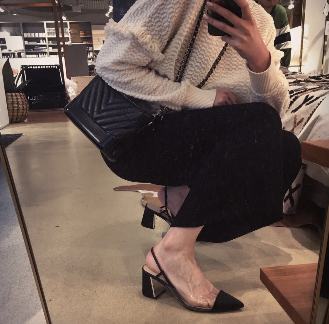 今夏超火的凉鞋怎么穿给你舒适感,还在穿老土一字带凉鞋