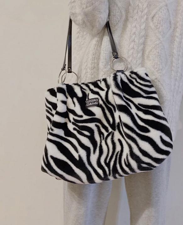 秋冬高级感百搭包包,包包秋冬斜挎小包百搭