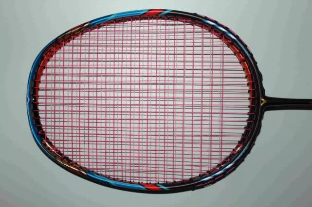 进攻型羽毛球拍推荐排行榜前十名,快速进攻高端羽毛球拍推荐