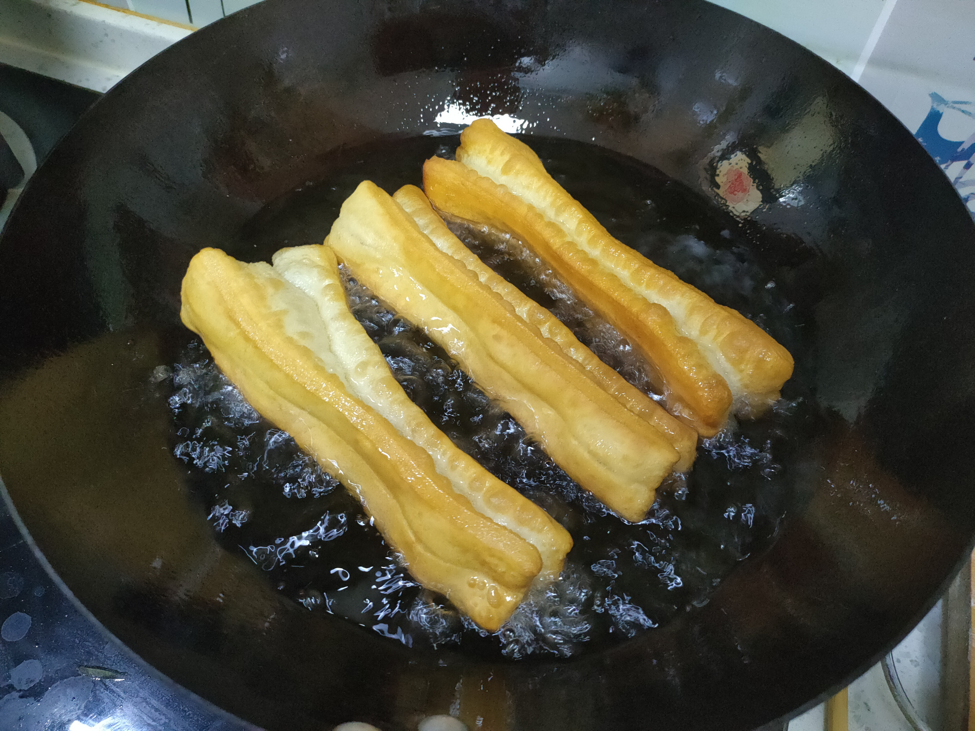 炸油条蓬松酥脆用什么配方,炸油条用什么方法才能蓬松酥脆