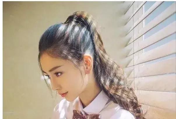 脸大头发卷发际线高怎么化妆,方圆脸脸大戴眼镜怎么化妆好看