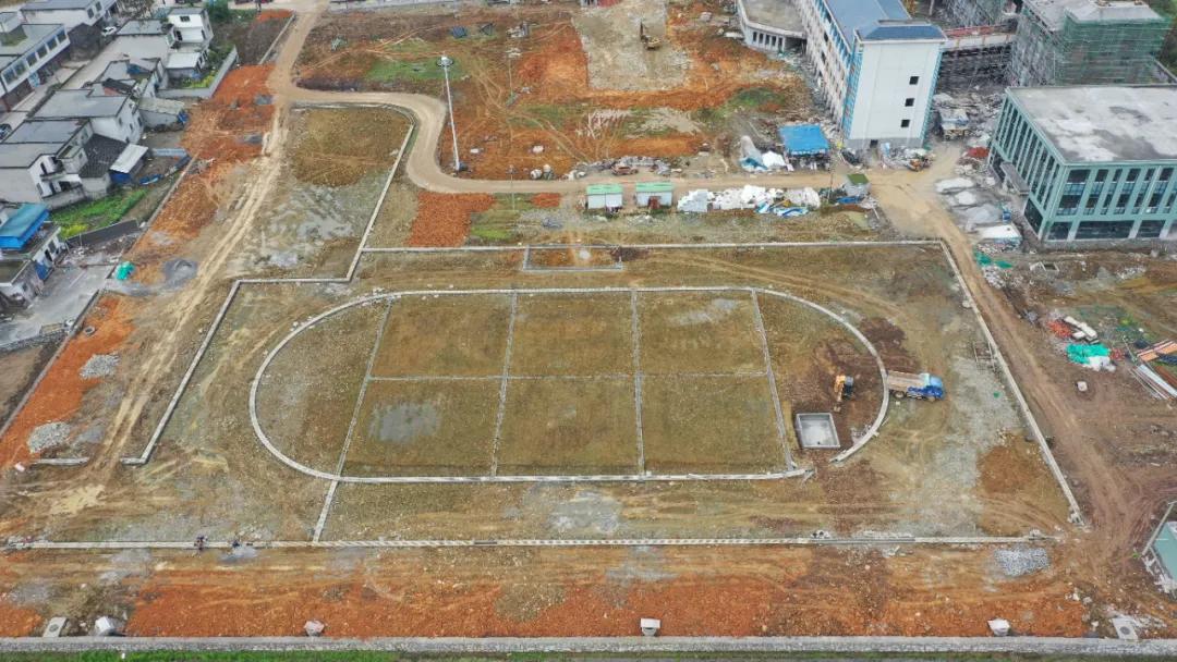 教学楼占地面积6000平方米,20000平方米学校