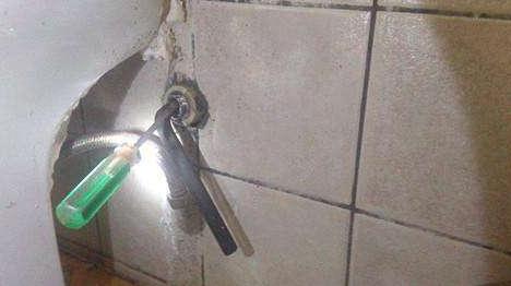 水龙头断在水管里怎么取出,水龙头断里面了怎么取出来妙招