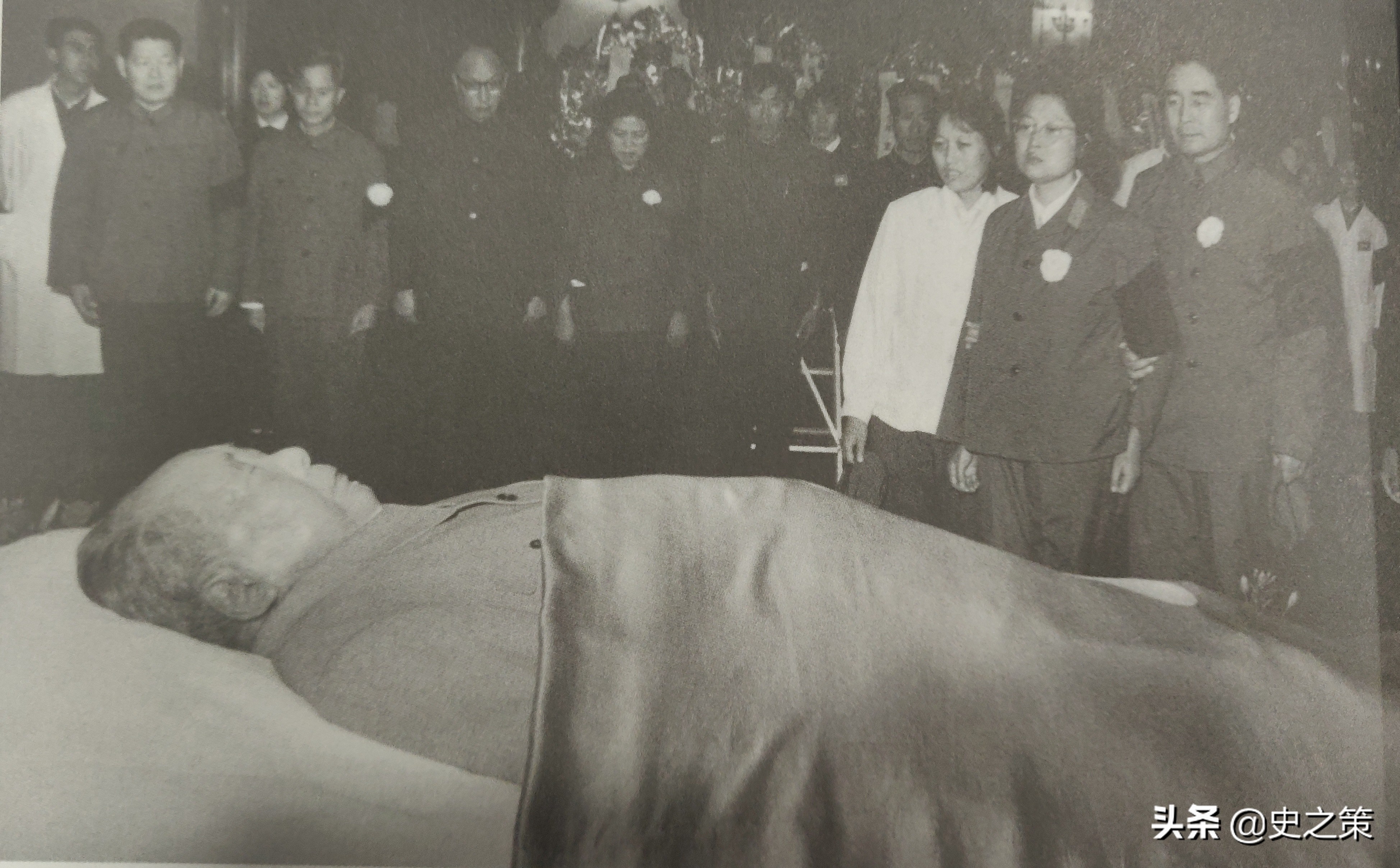 71岁老人要给毛*东泽**过生日，老伴提醒：净说胡话，主席走了10年了