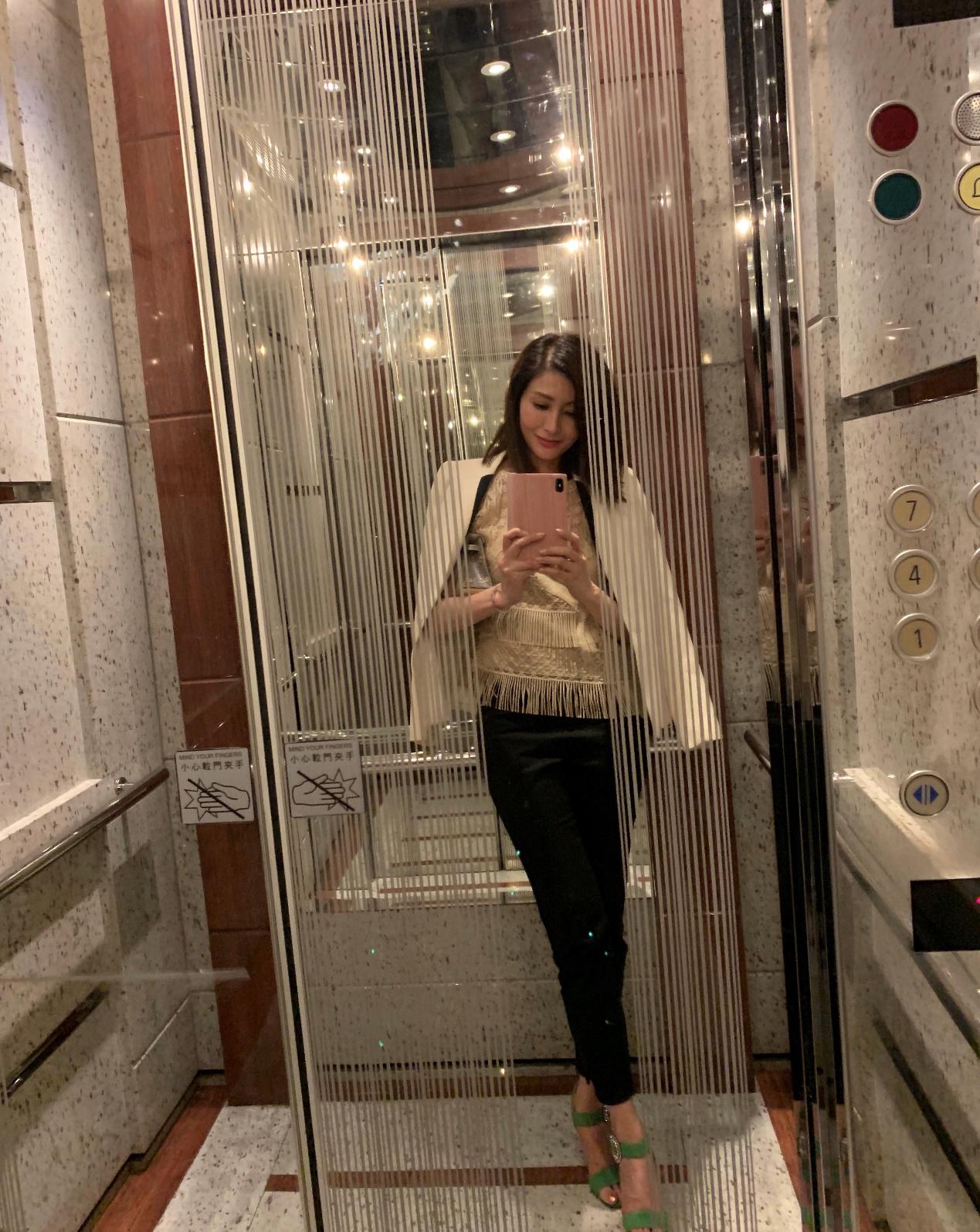 李嘉欣带儿子逛超市,李嘉欣和儿子同框穿搭