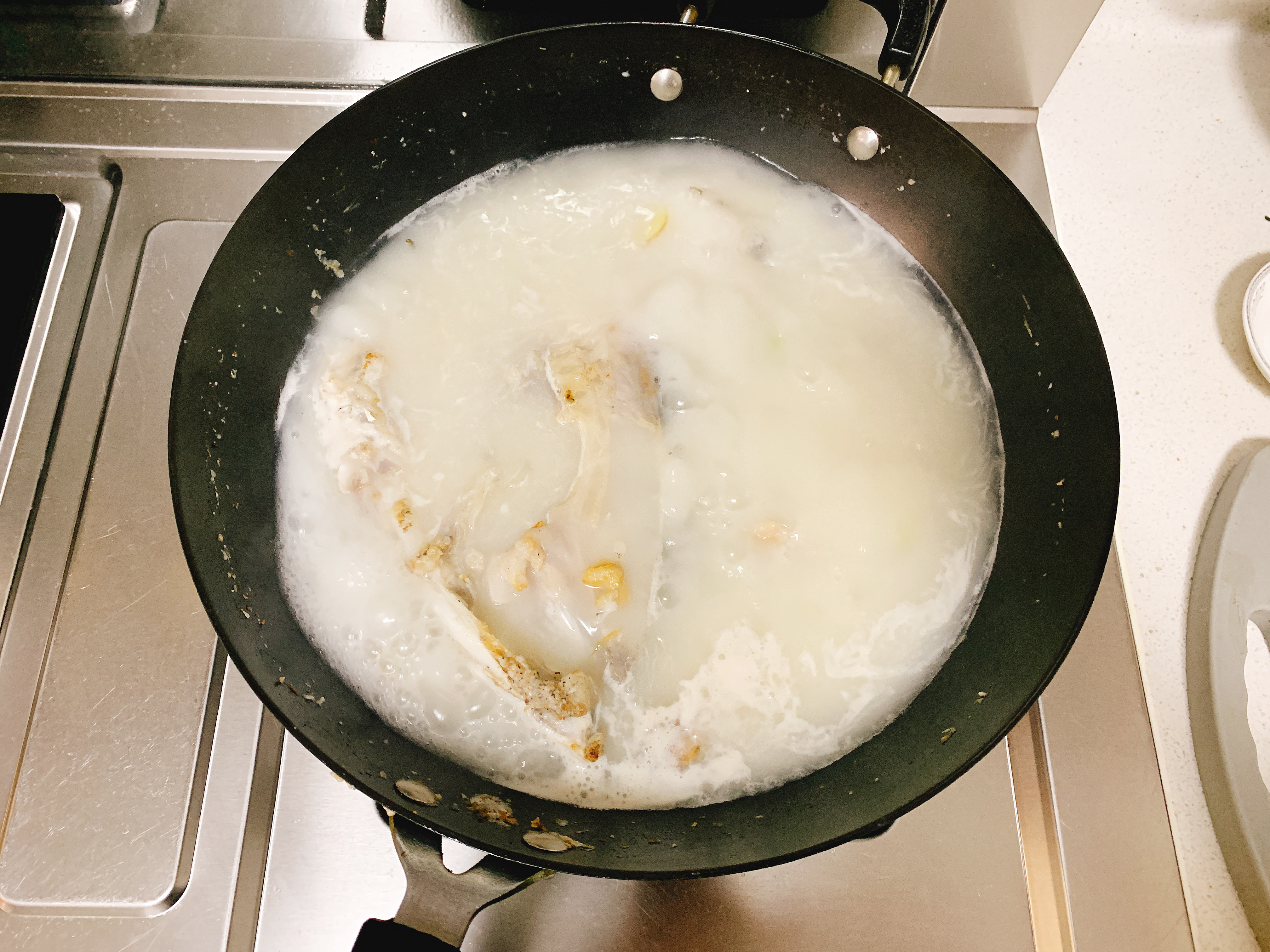 煮鱼头汤豆腐要不要煎,煮鱼头汤时为啥起白沫子