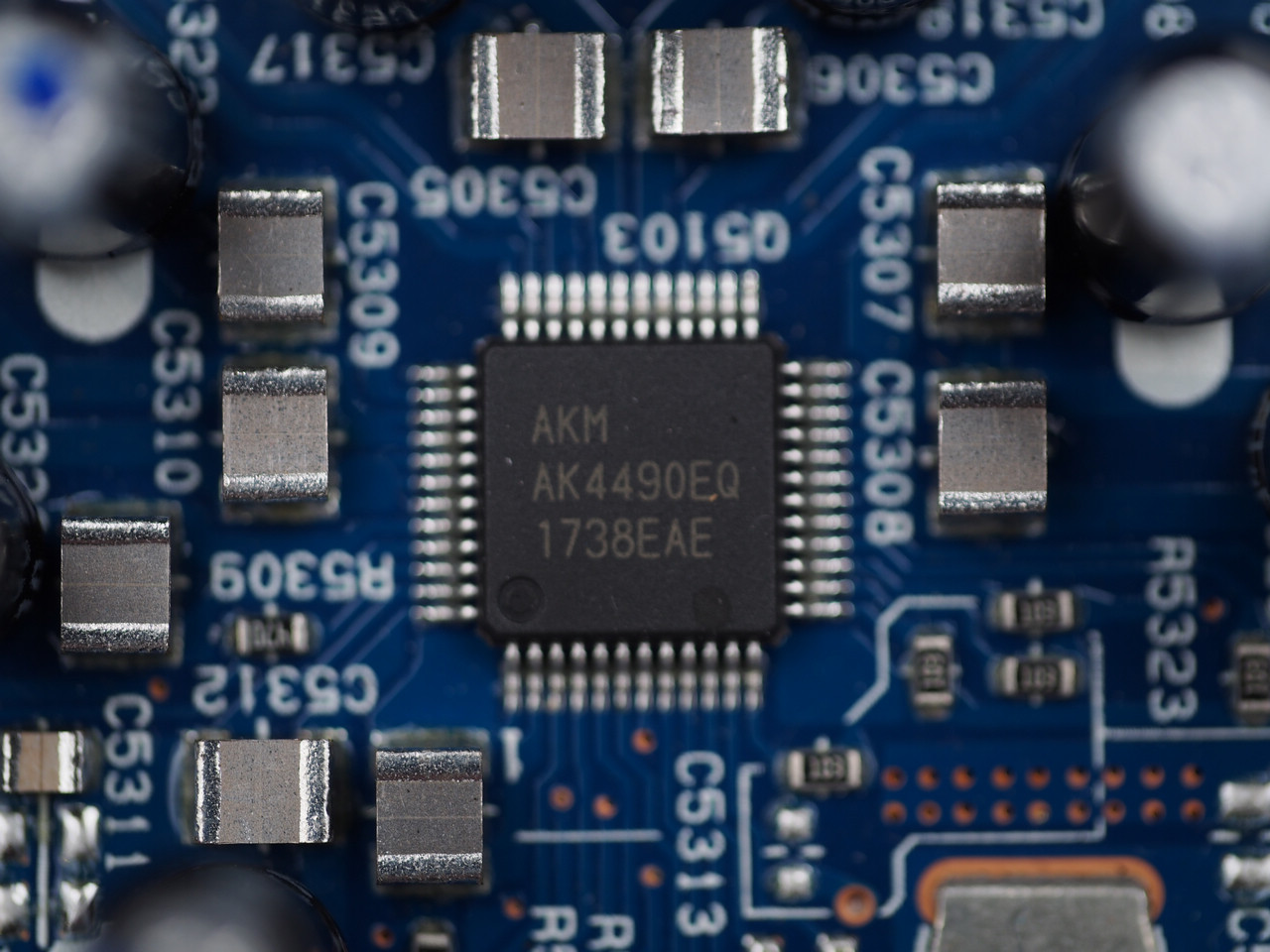 音画俱佳，操控稍弱——先锋UDP-LX500