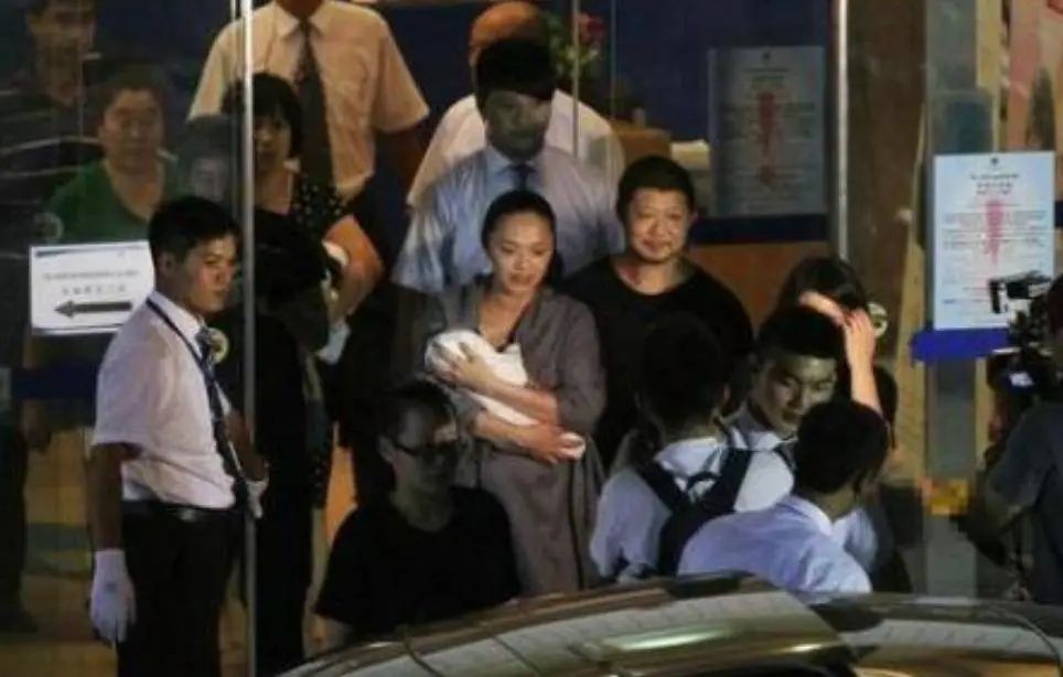 angelababy是怎么保持身材的,angelababy生完孩子如何变瘦