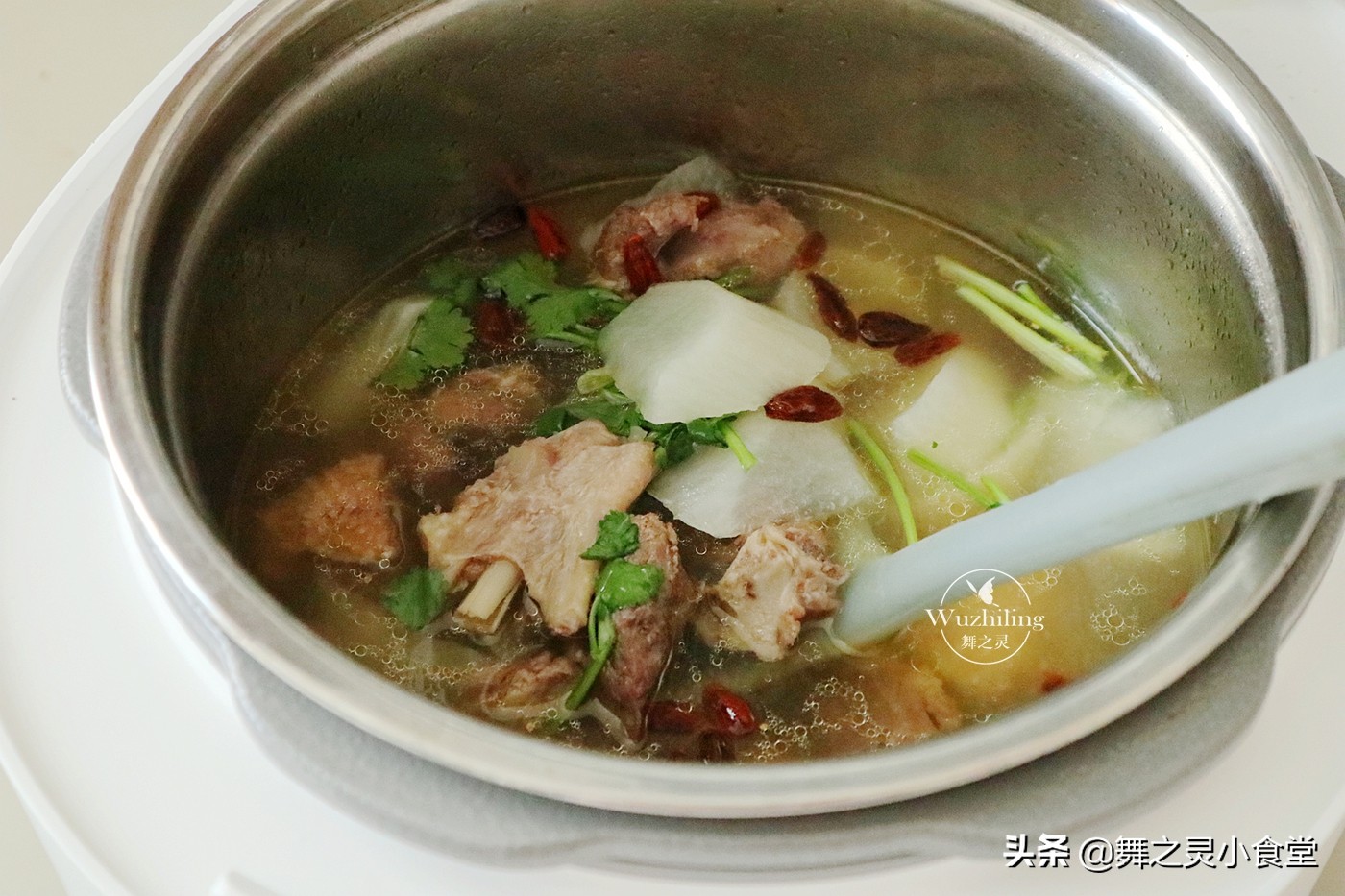 秋天最爱喝这个汤,夏天给家人多煲这道汤简单滋补