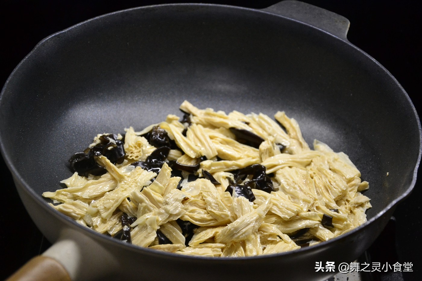 泡发腐竹有窍门,泡发腐竹用凉水还是热水