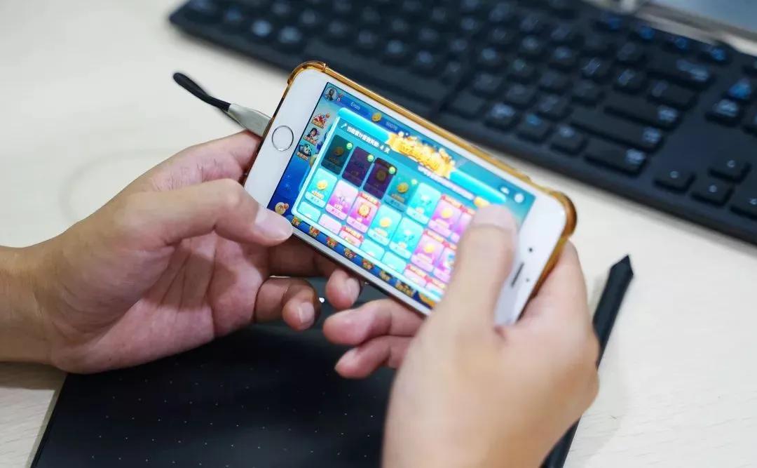 手机偶尔边充边玩影响大不大,手机一直边充边玩有危害吗