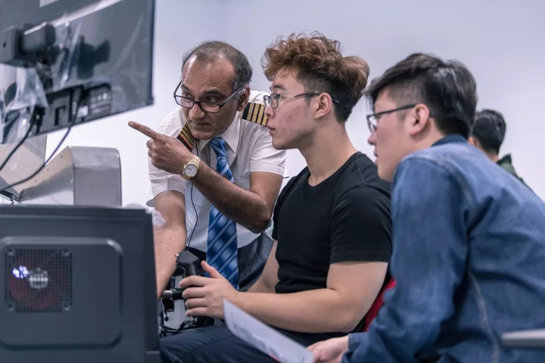 想一眼看穿商业模式的奥秘?当飞行员是什么体验?宁诺迷你开放日给你答案