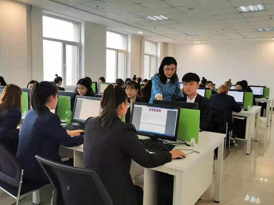 哈尔滨广厦学院蜜雪冰城,北国风光哈尔滨