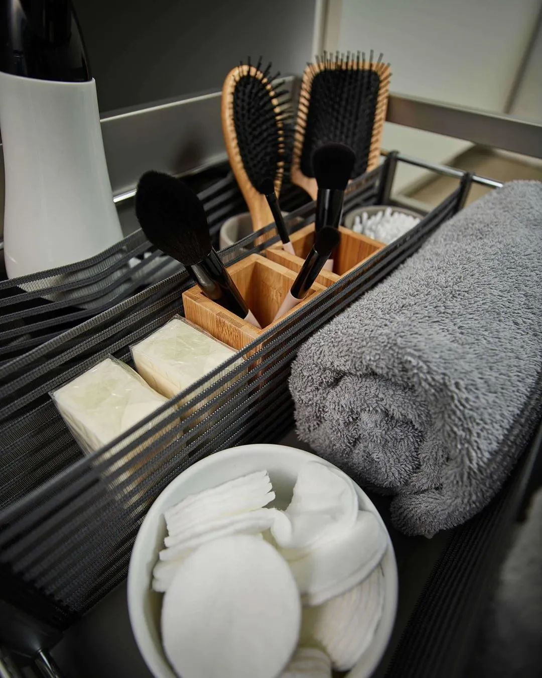 抽屉太乱怎么办,抽屉拉起来费劲怎么解决