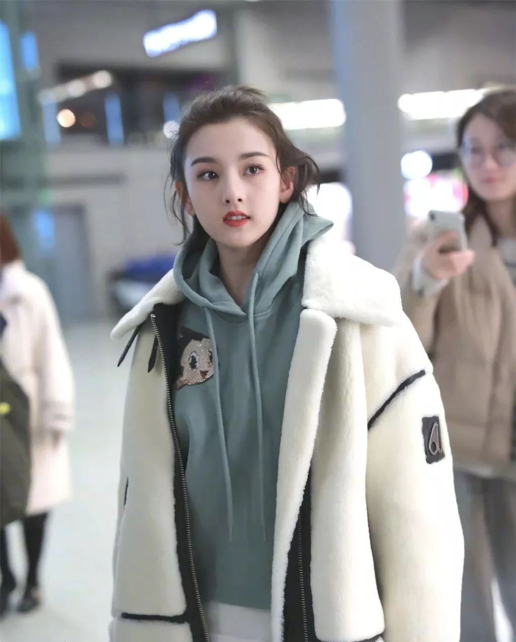 周洁琼穿砂糖匡威鞋,周洁琼鞋