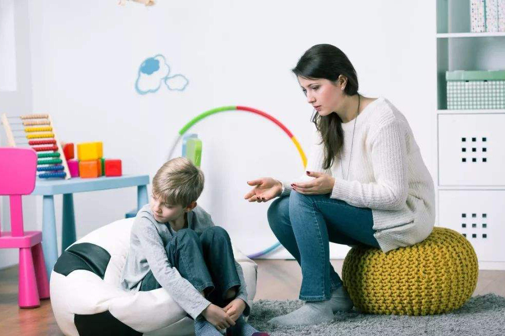 孩子犯错被打都不肯承认错误,孩子犯错误该如何批评